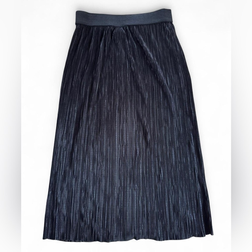 Womens’ black crinkle pleated elastic waistband skirt shiny